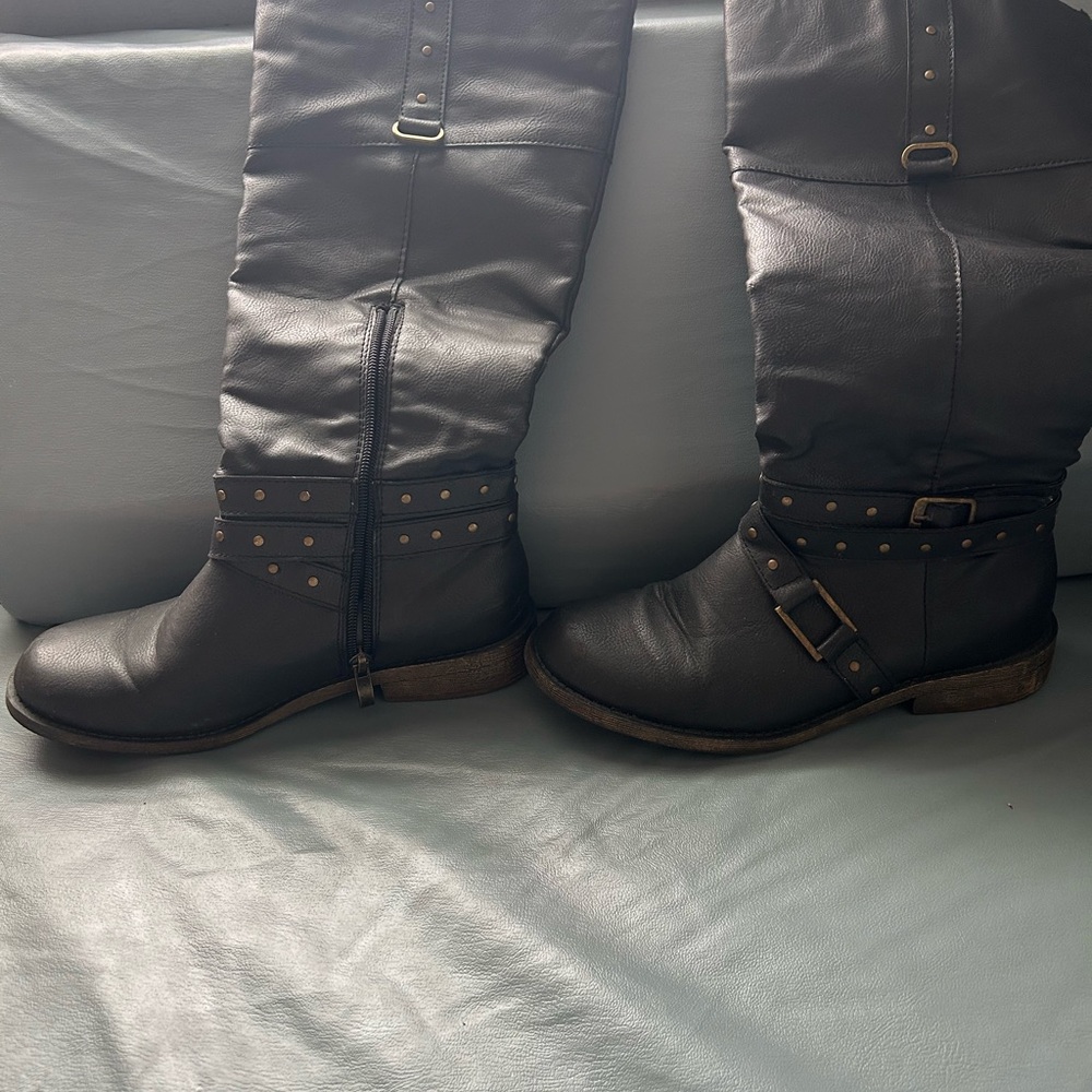 Boots - Picture 2 of 2